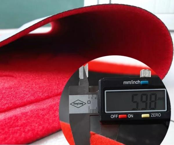 Visualización del grosor del tapete de puerta con relieve cepillado