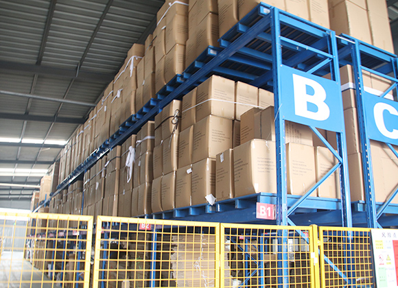 peldaños de la escalera de la alfombra