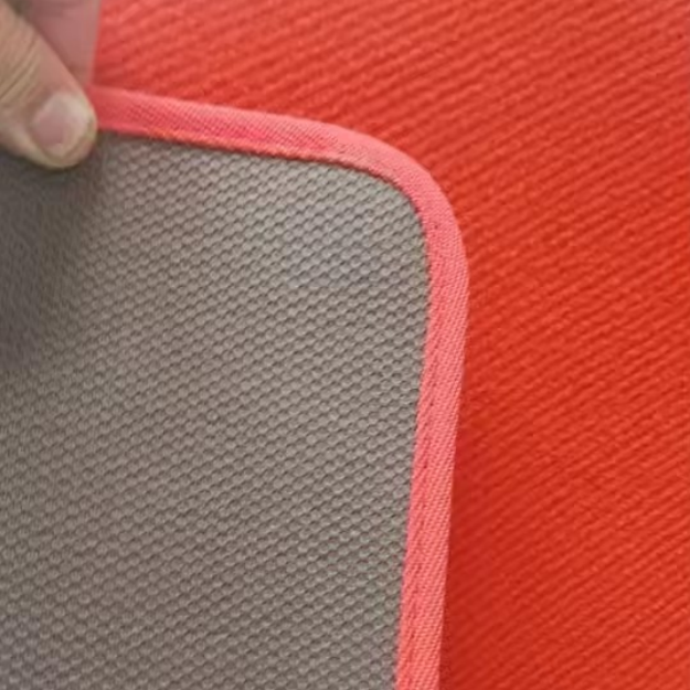 Respaldo de alfombra roja