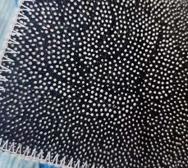 Primer plano del respaldo de la alfombra de la sala de estar